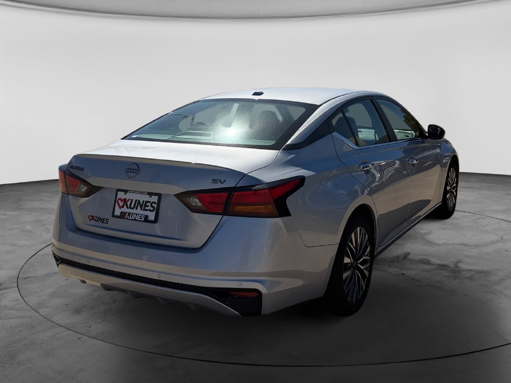 Used 2024 Nissan Altima 2.5 SV FWD image 9