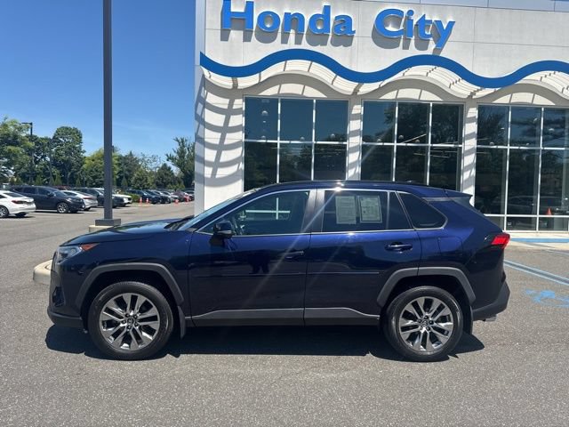 Used 2020 Toyota RAV4 XLE Premium AWD/4WD image 5