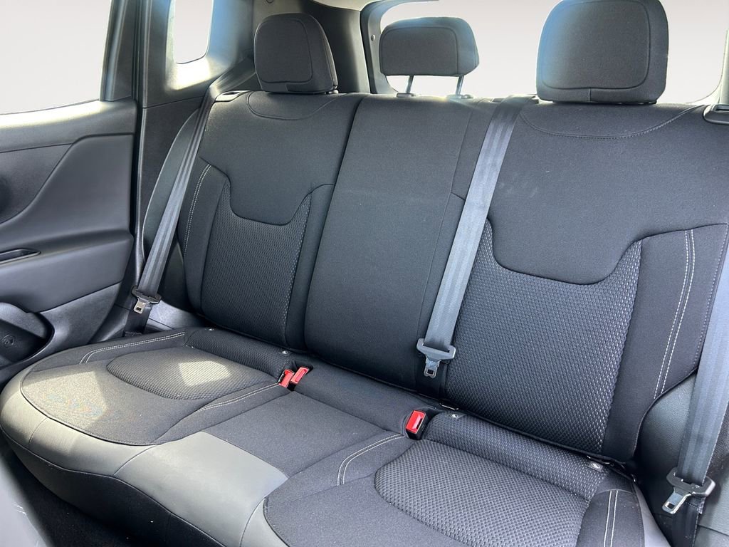 Used 2023 Jeep Renegade Latitude w/ Premium Group AWD/4WD image 13