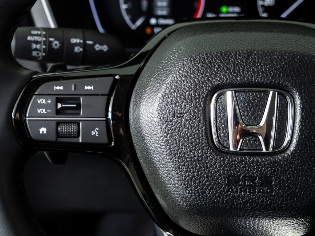 Used 2025 Honda Pilot EX-L image 9