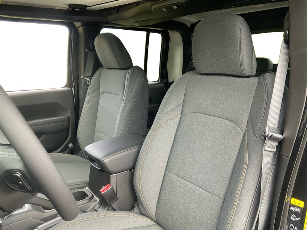 New 2025 Jeep Gladiator Sport image 24