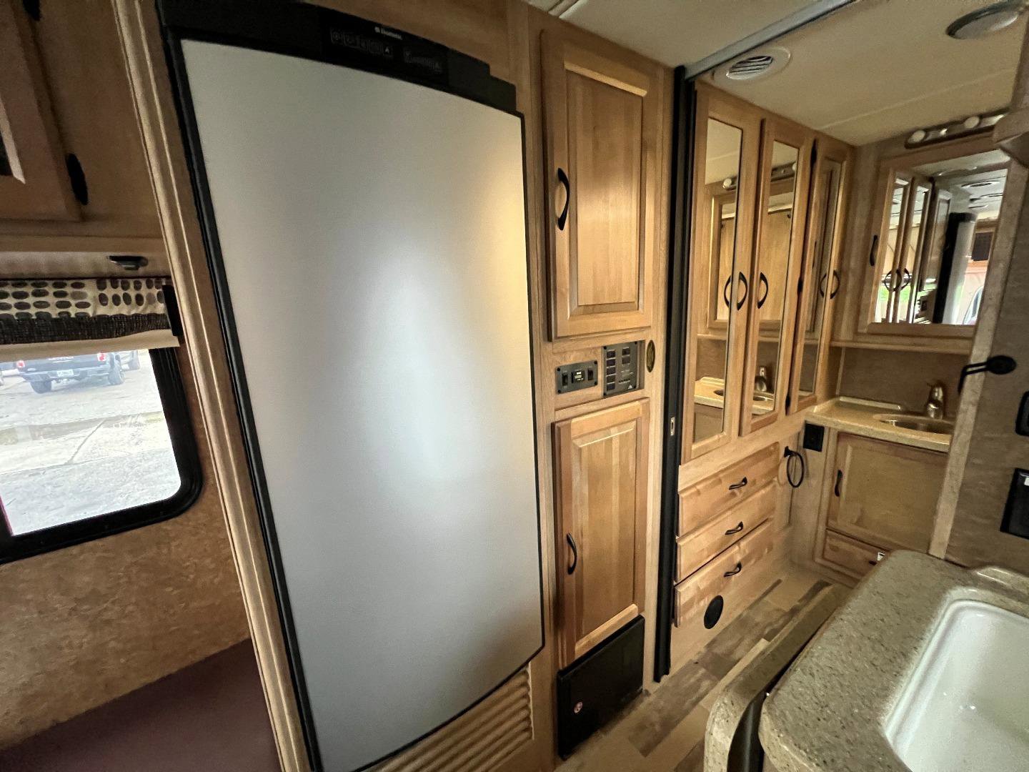 Used 2015 Mercedes-Benz Sprinter 3500 image 25