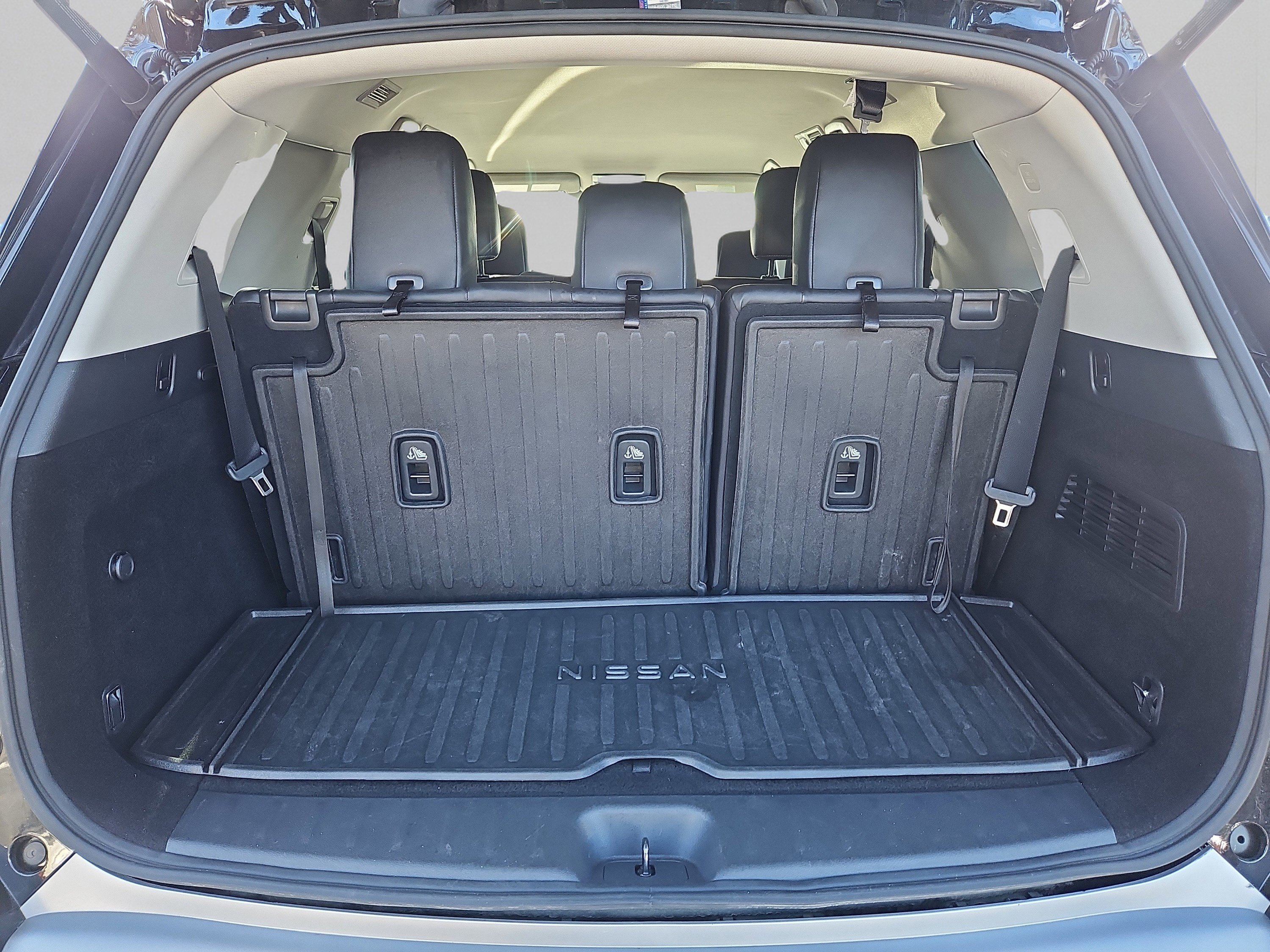 Used 2022 Nissan Pathfinder SL w/ SL Black Package image 33