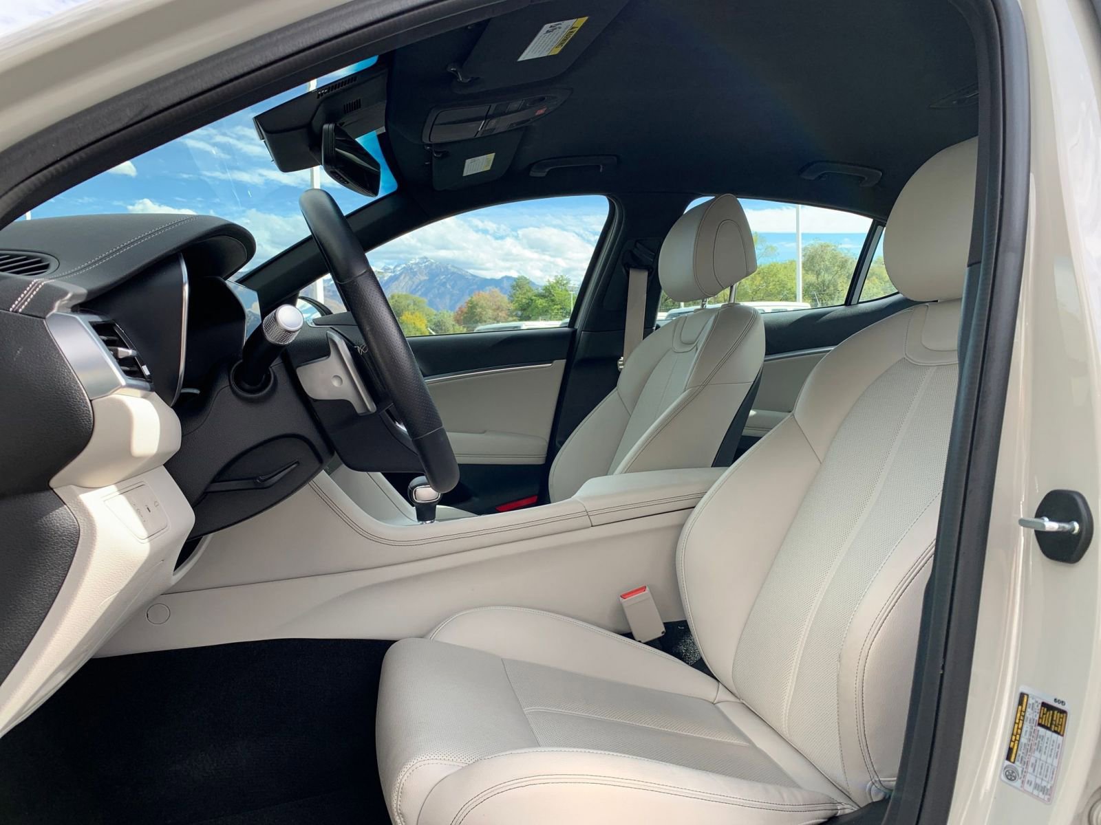 Used 2025 Genesis G70 2.5T image 27