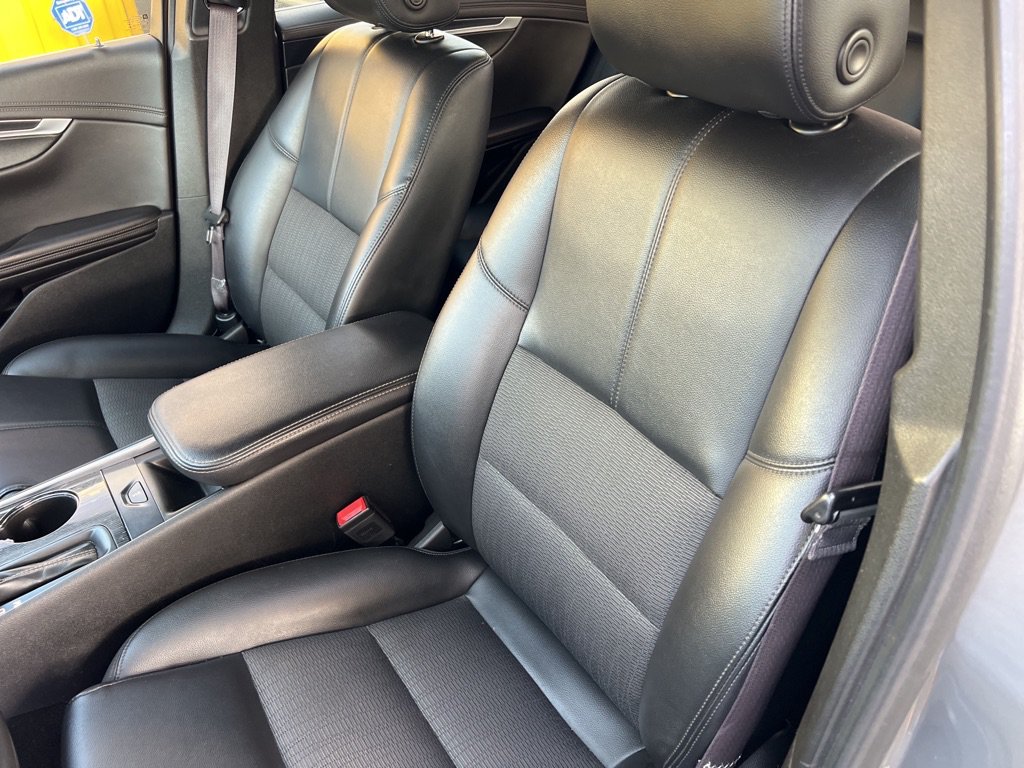 Used 2017 Chevrolet Impala LT FWD image 3
