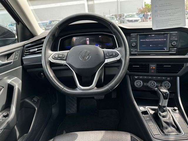 Certified 2023 Volkswagen Jetta SE w/ Panoramic Sunroof Package FWD image 17