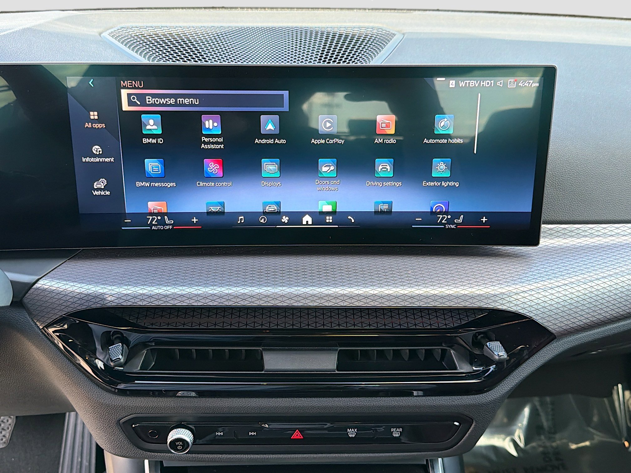 Used 2025 BMW 330i Sedan w/ Parking Assistance Package image 29