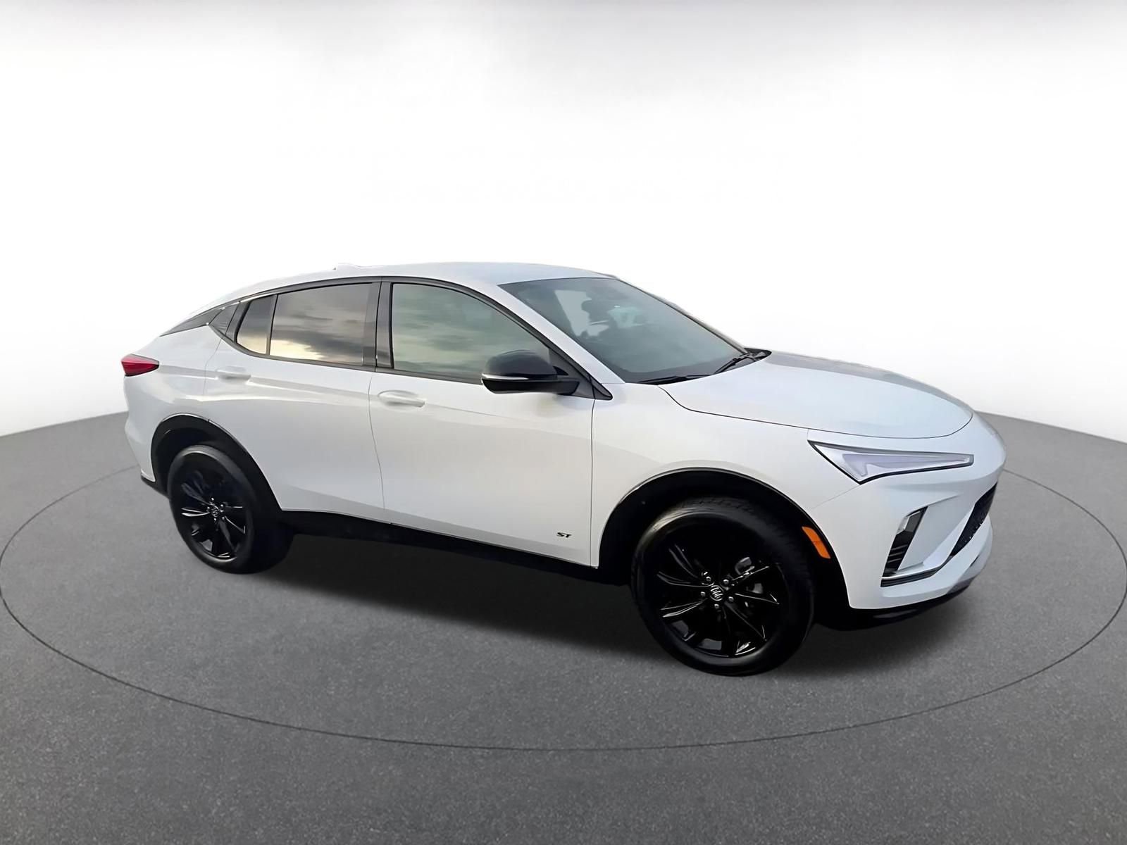 Used 2025 Buick Envista Sport Touring image 2