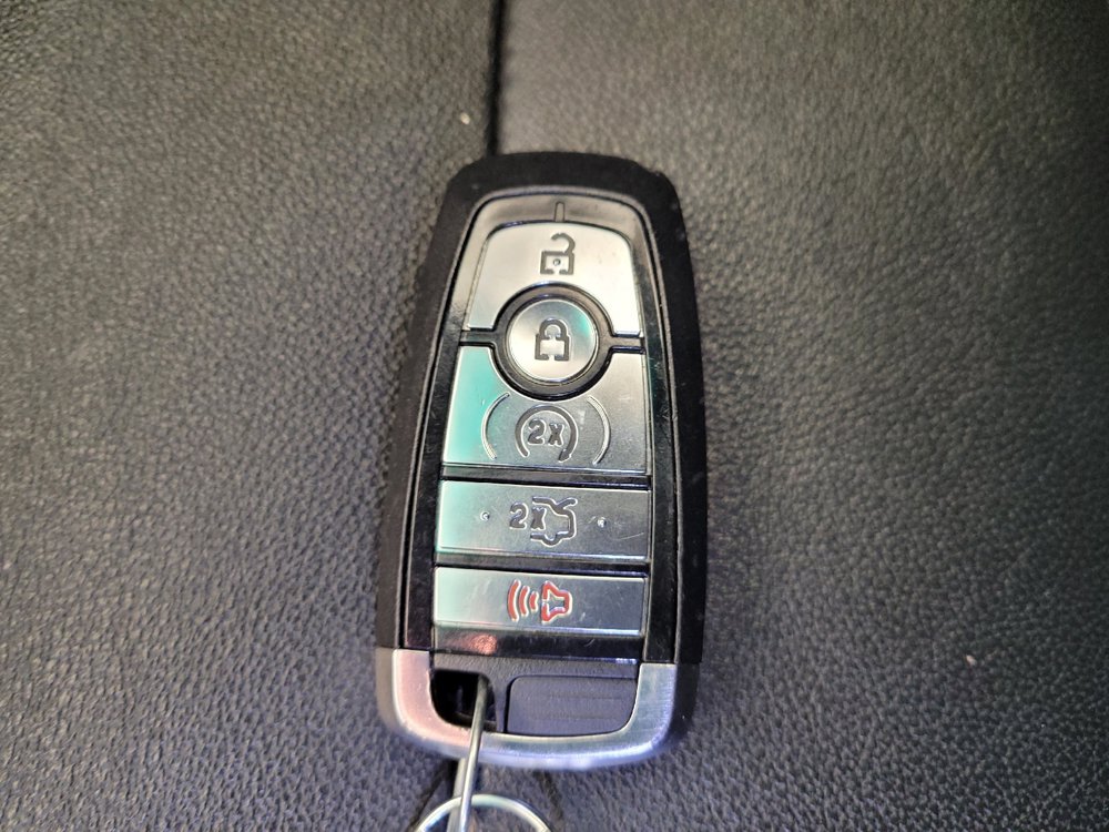 Used 2018 Ford Explorer XLT w/ Equipment Group 202A FWD image 32