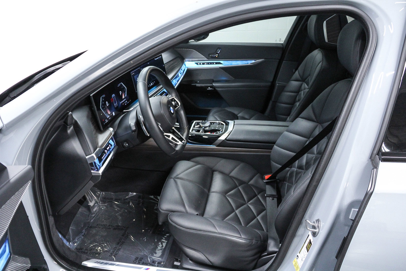 Certified 2023 BMW 740i w/ Parking Assistance Package image 19