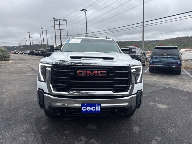 Used 2024 GMC Sierra 2500 Pro w/ Convenience Package image 2