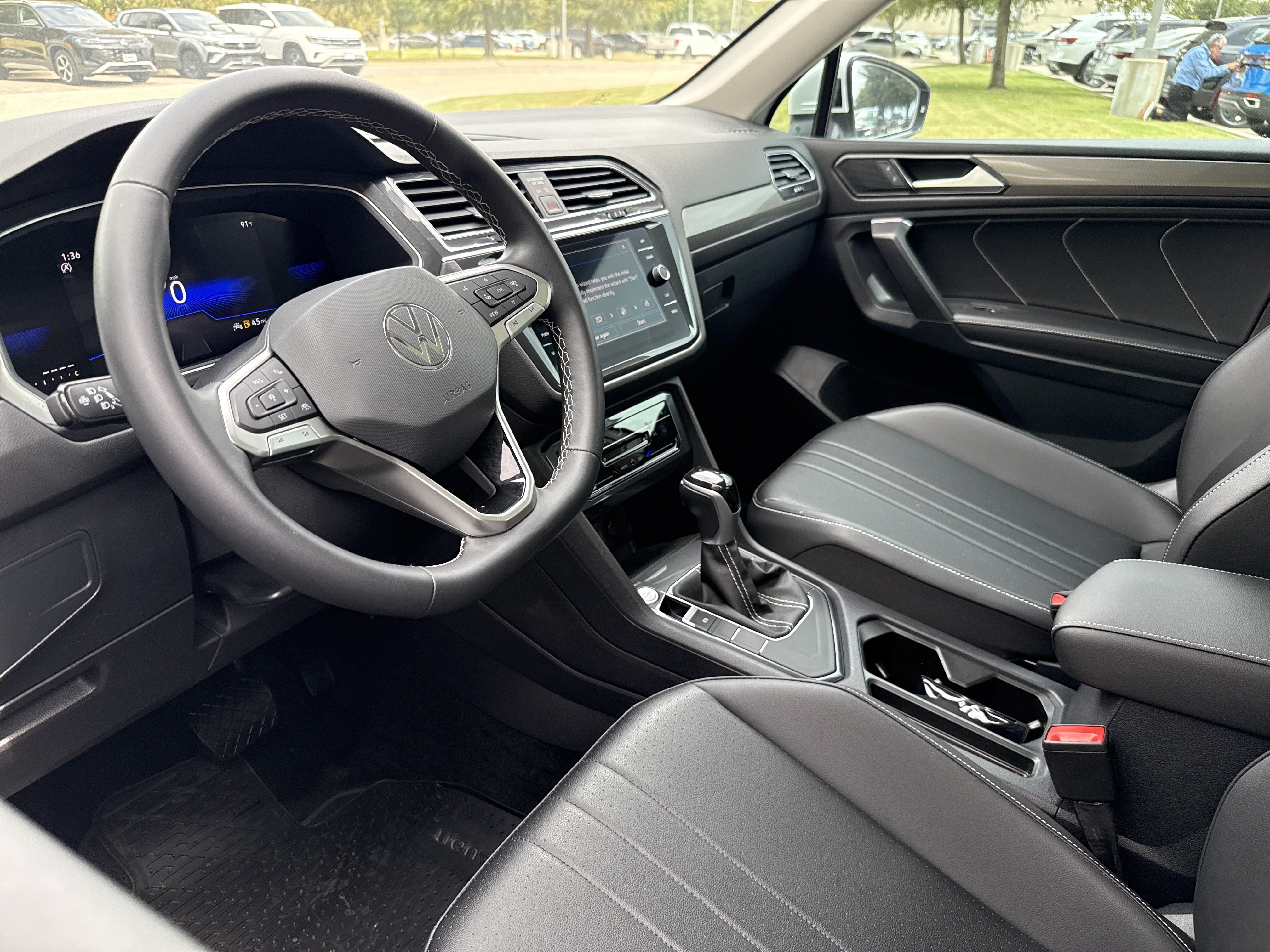 Certified 2023 Volkswagen Tiguan SE w/ Panoramic Sunroof Package FWD image 11