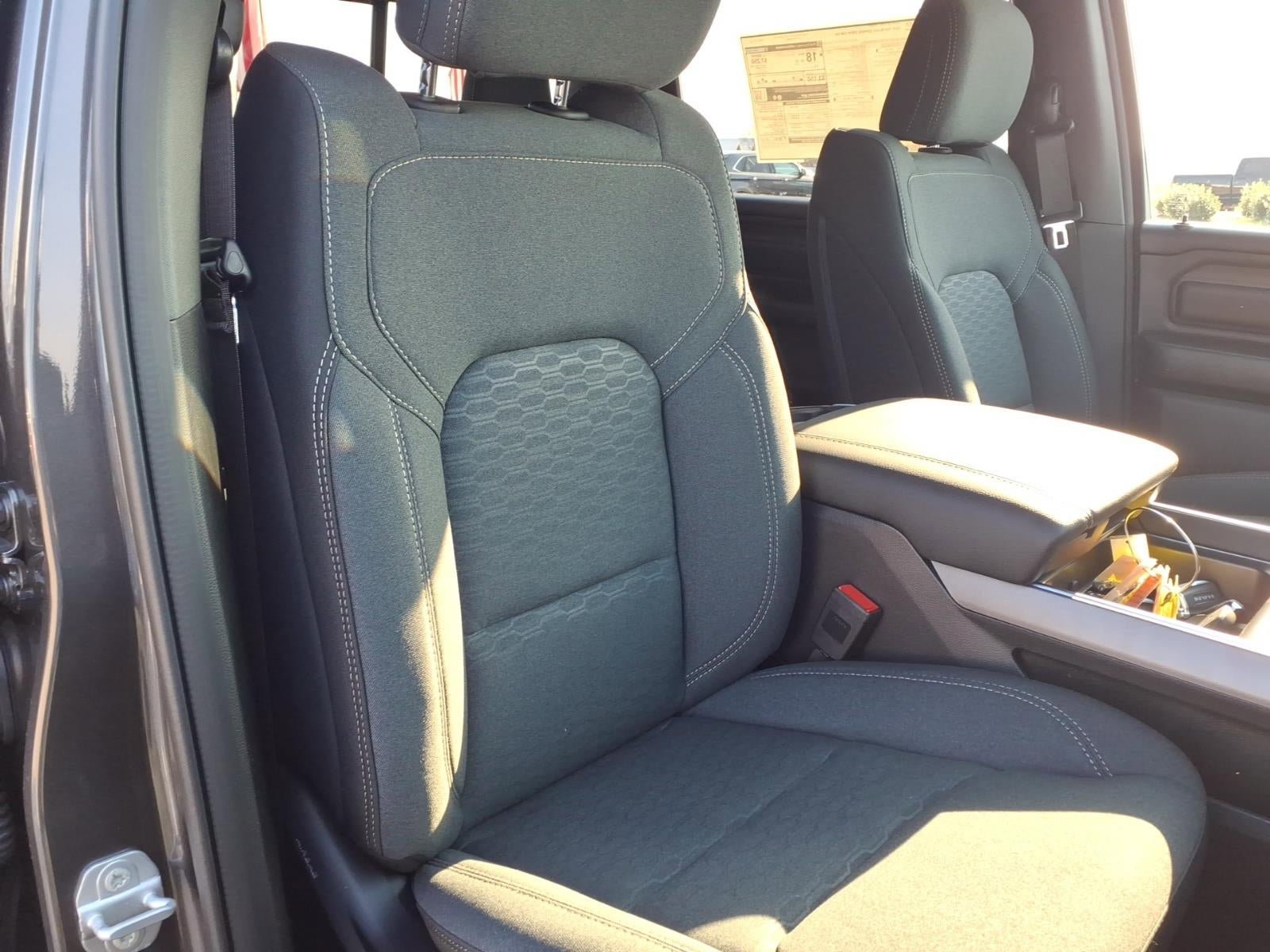 New 2026 RAM 1500 Express AWD/4WD image 22