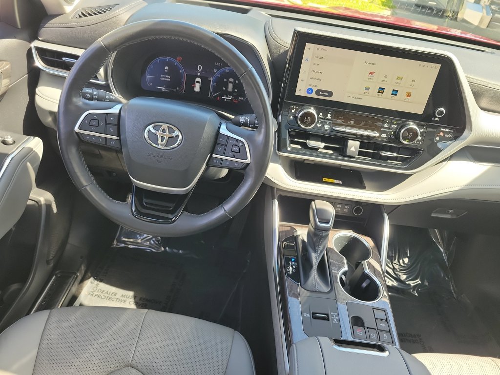 Used 2023 Toyota Highlander Platinum FWD image 26