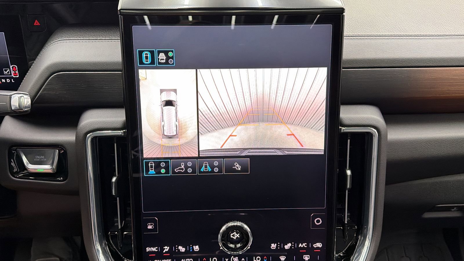 Used 2025 GMC Yukon XL Denali w/ Sun & Power Step Package image 20