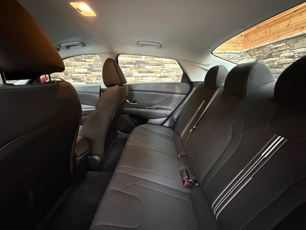 Used 2023 Hyundai Elantra SEL w/ Preferred Accessory Package image 25