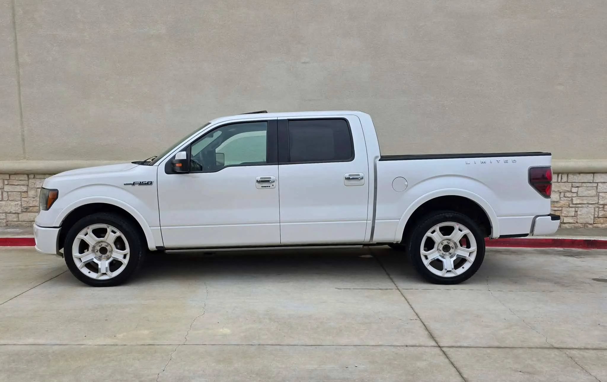 Used 2011 Ford F150 Lariat Limited RWD image 6