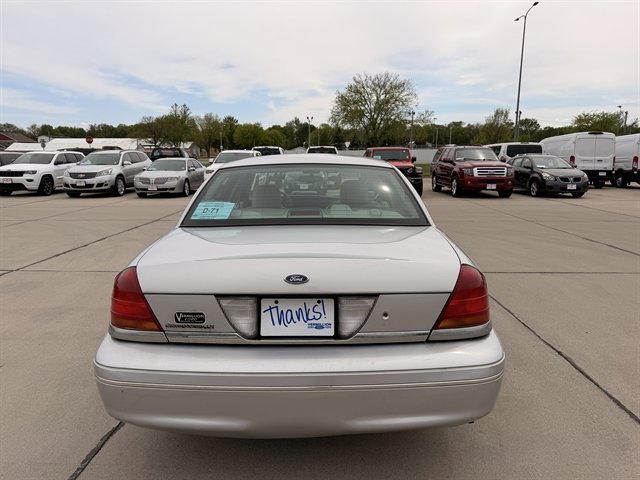 Used 2003 Ford Crown Victoria LX RWD image 6