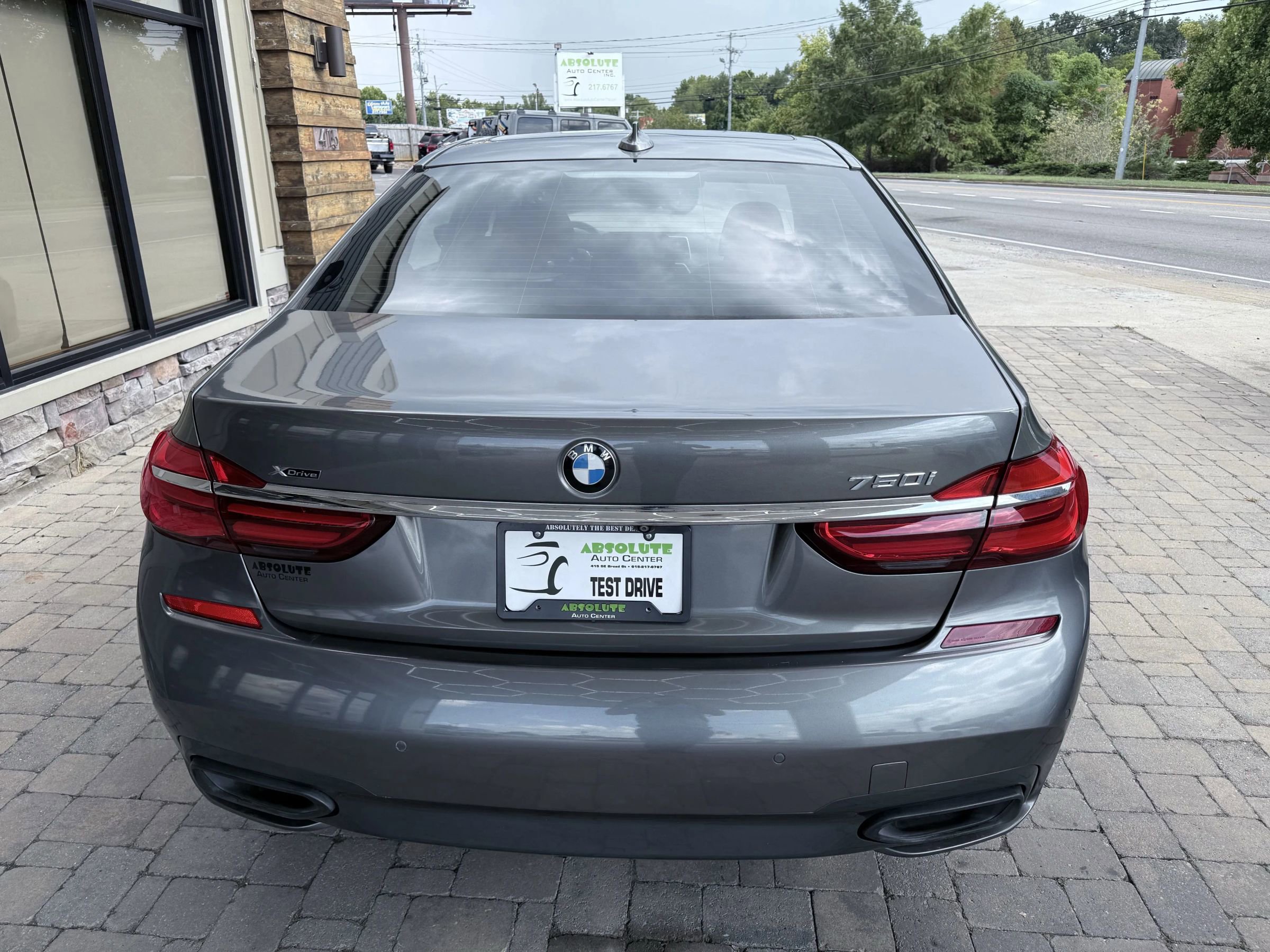 Used 2018 BMW 750i xDrive image 34
