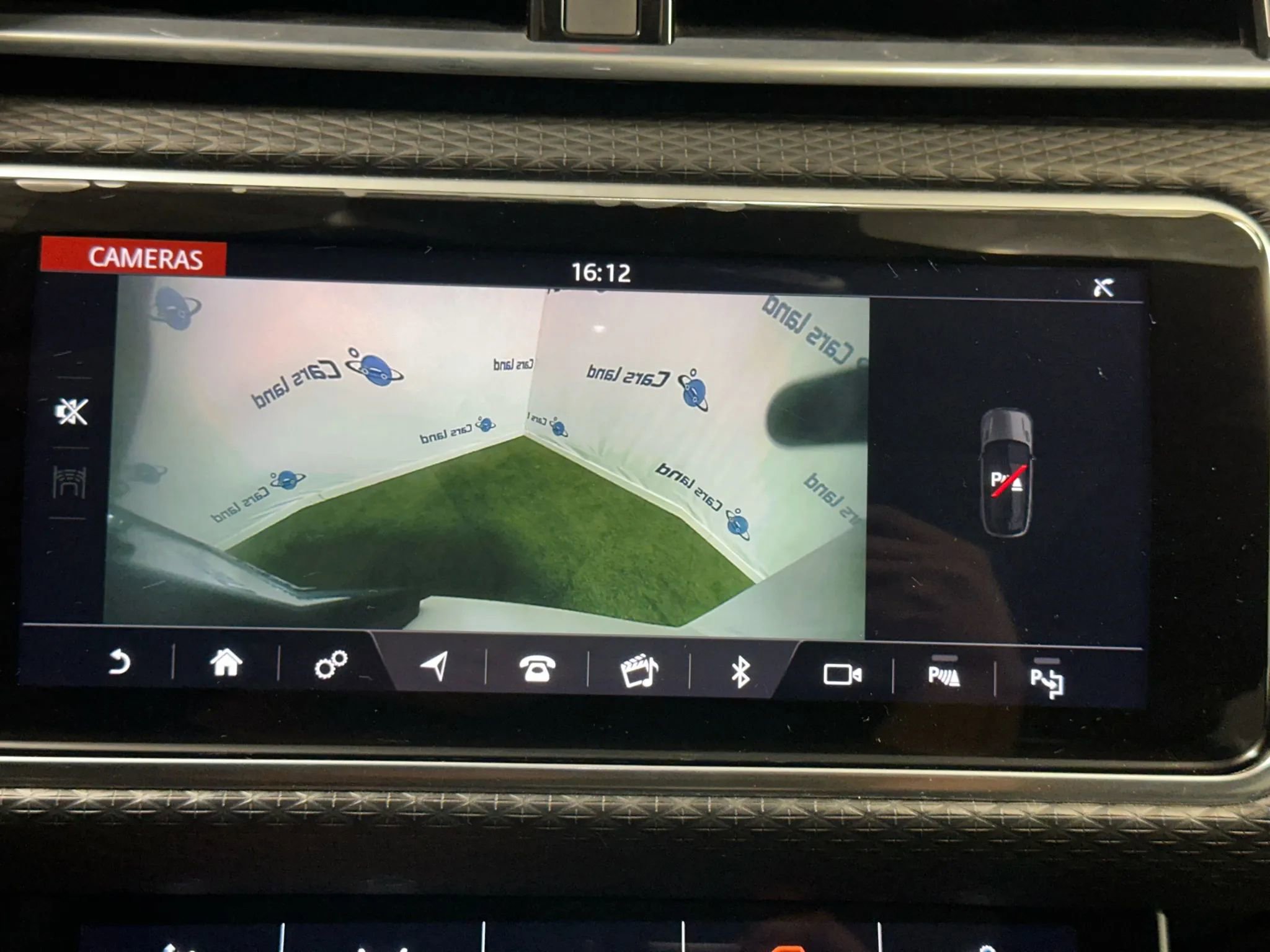 Used 2019 Land Rover Range Rover Velar R-Dynamic SE image 40