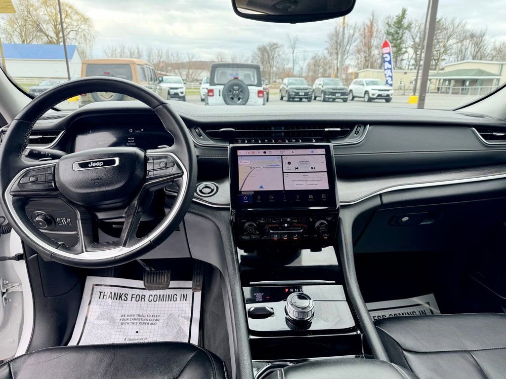 Used 2023 Jeep Grand Cherokee Limited w/ Black Appearance Package AWD/4WD image 12