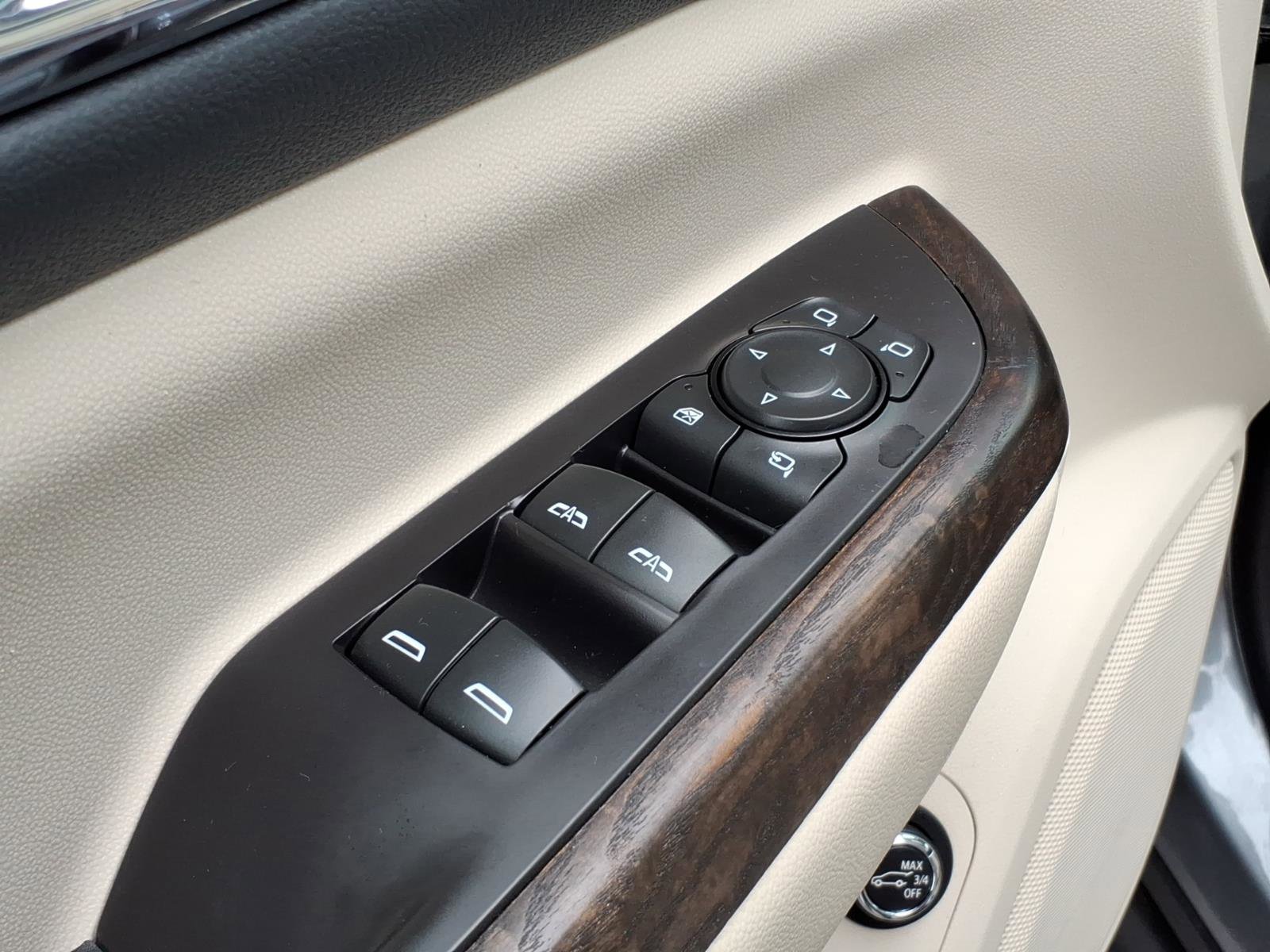 Certified 2021 GMC Acadia Denali w/ Denali Ultimate Package AWD/4WD image 17