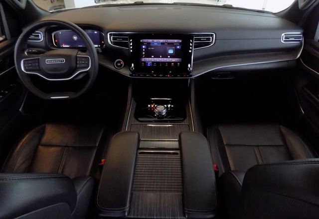 Certified 2024 Jeep Wagoneer L Series II image 11