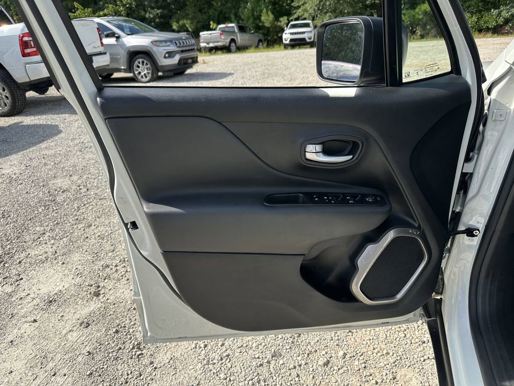 Used 2023 Jeep Renegade Latitude image 10