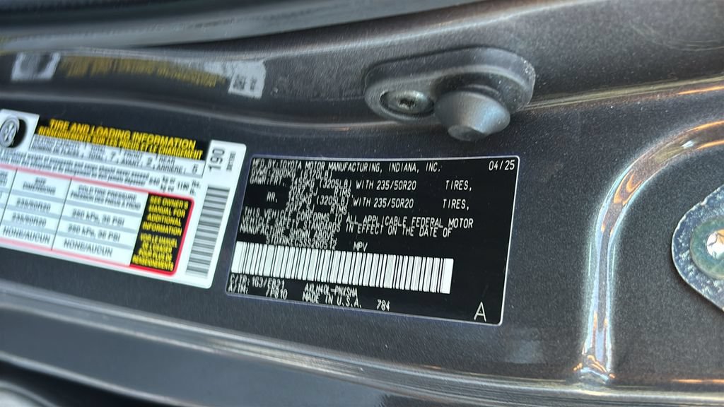 Used 2025 Toyota Sienna XSE FWD image 34