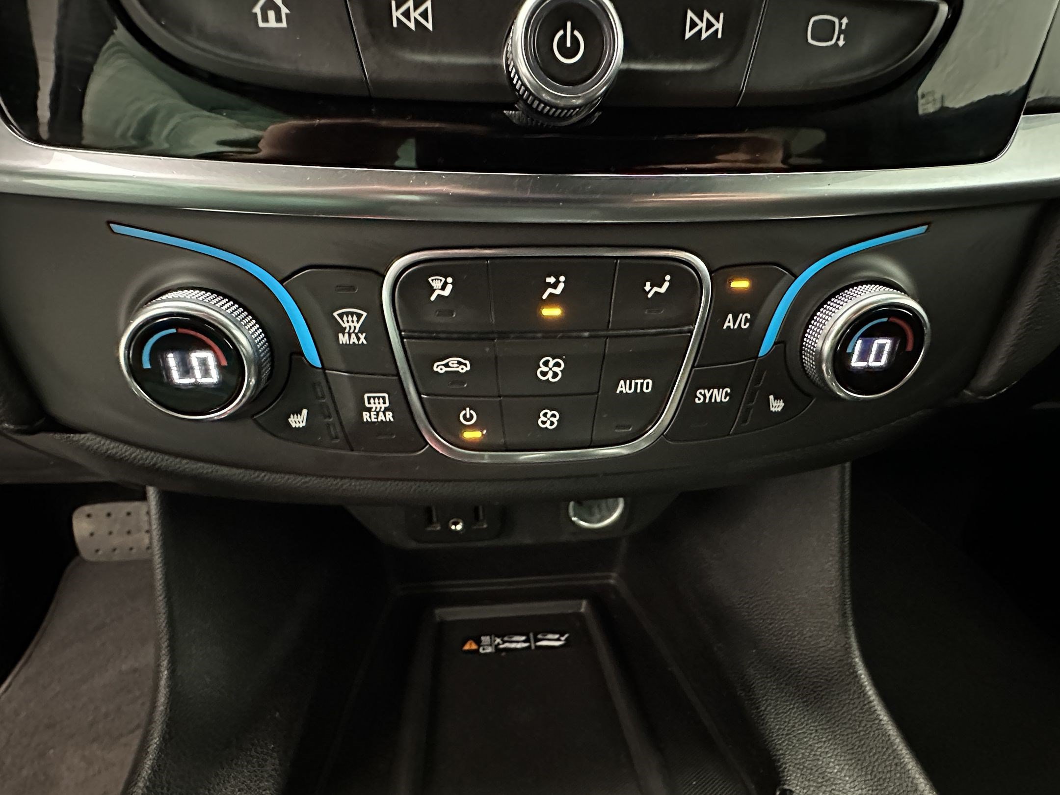 Used 2023 Chevrolet Traverse LT w/ Midnight/Sport Edition AWD/4WD image 18