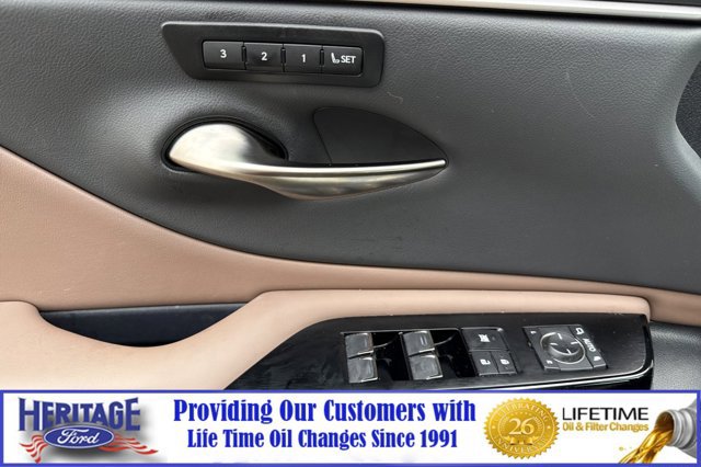 Used 2025 Lexus ES 300h w/ Premium Package image 11