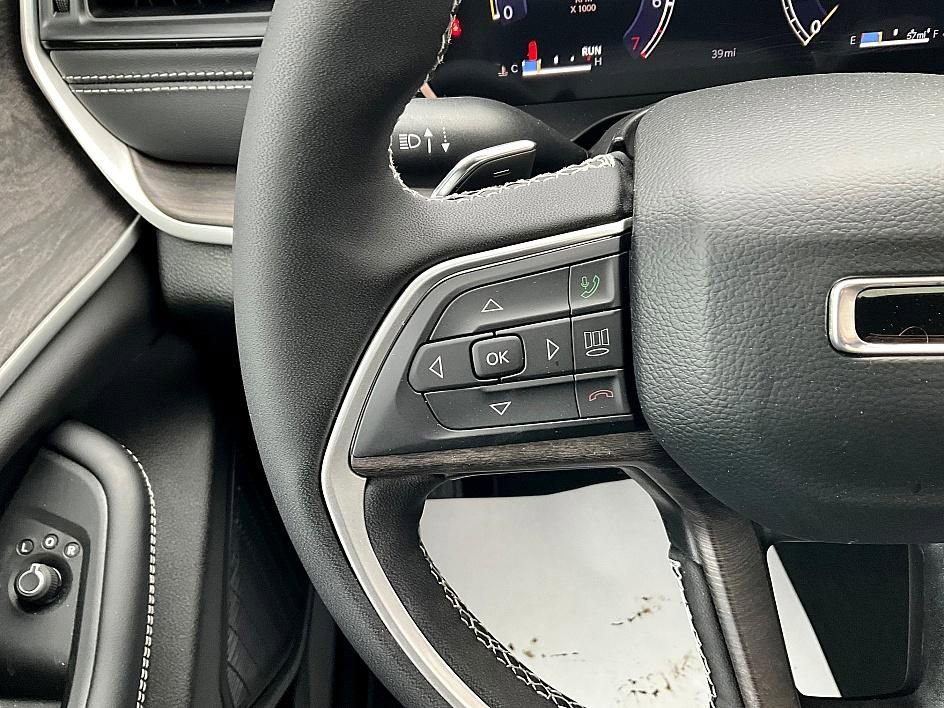 New 2026 Jeep Grand Cherokee Altitude image 32