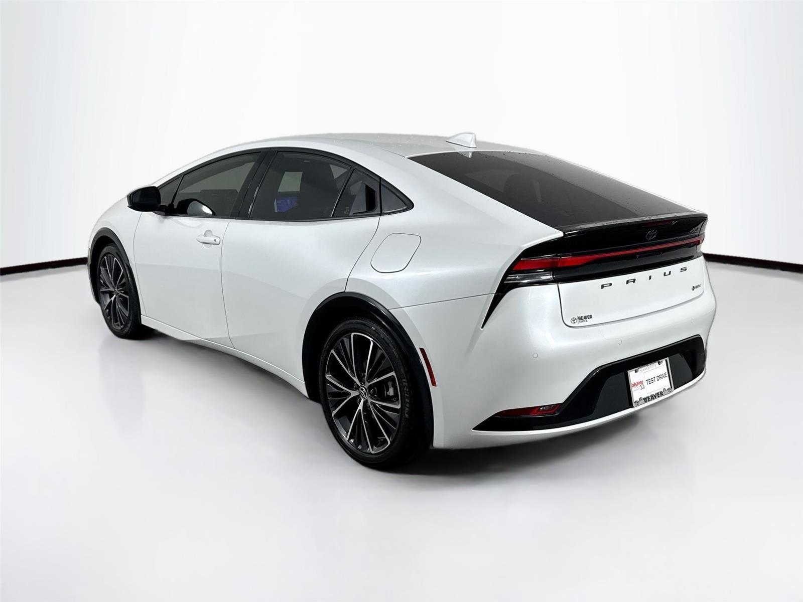 Used 2024 Toyota Prius XLE image 2