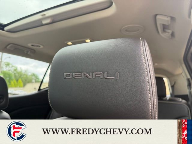 Used 2022 GMC Acadia Denali w/ Denali Ultimate Package AWD/4WD image 23