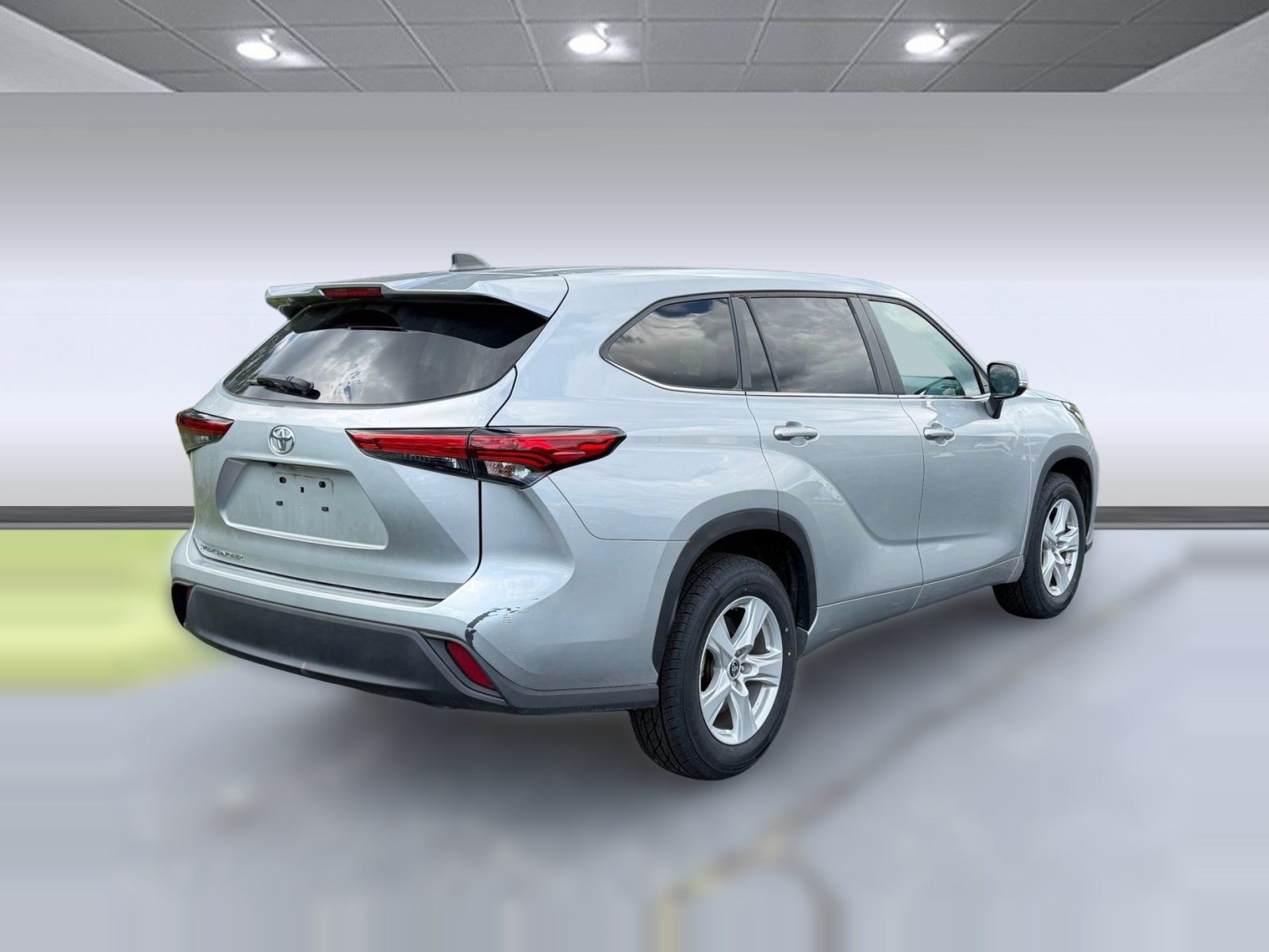 Used 2023 Toyota Highlander L FWD image 7