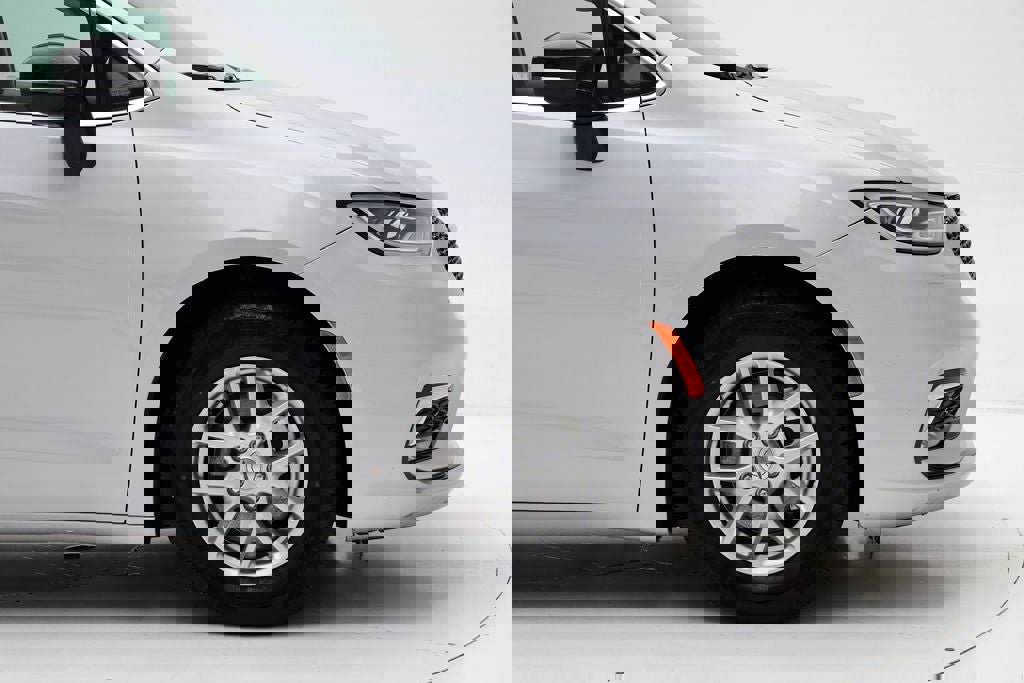 Used 2024 Chrysler Pacifica Touring-L image 3