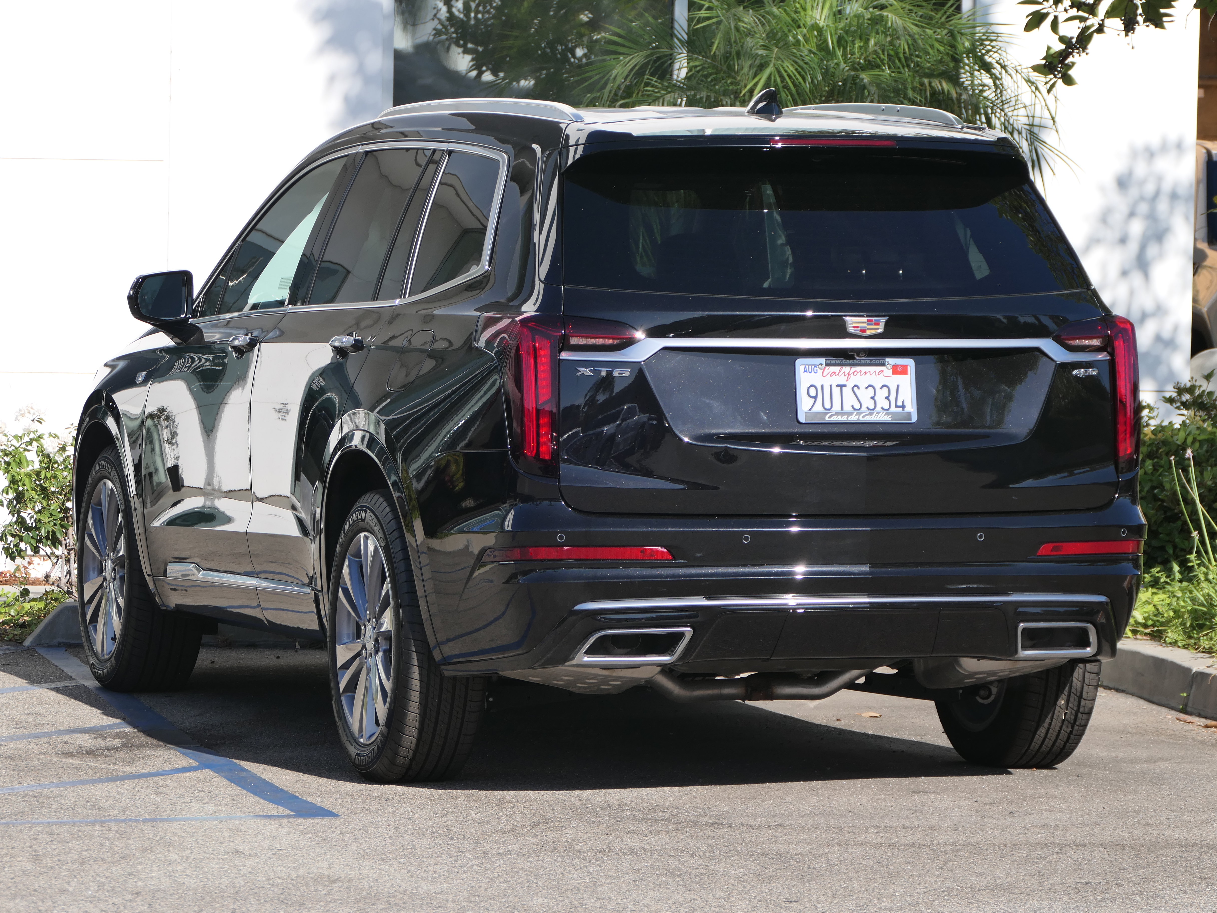 New 2025 Cadillac XT6 Premium Luxury FWD image 3