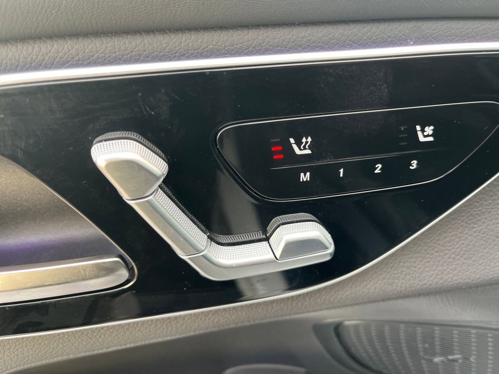 Used 2024 Mercedes-Benz GLC 300 4MATIC image 23