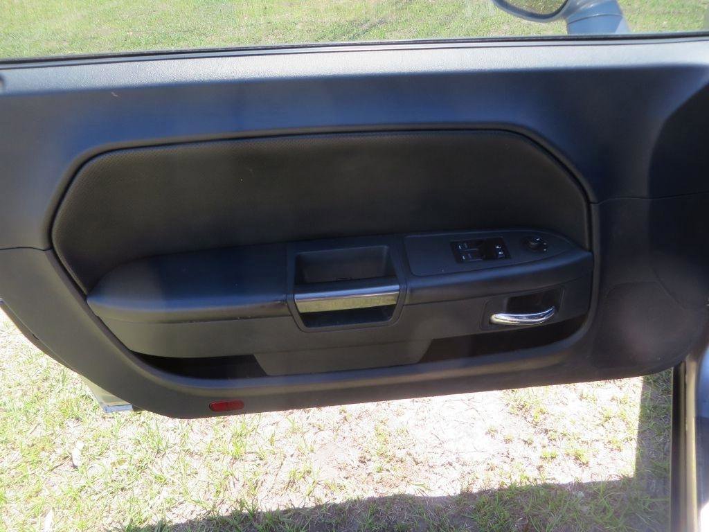 Used 2013 Dodge Challenger SXT image 10