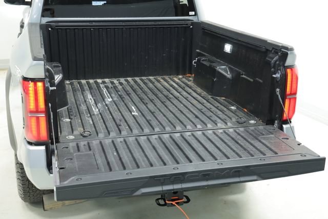 Used 2025 Toyota Tacoma TRD Off-Road AWD/4WD image 8