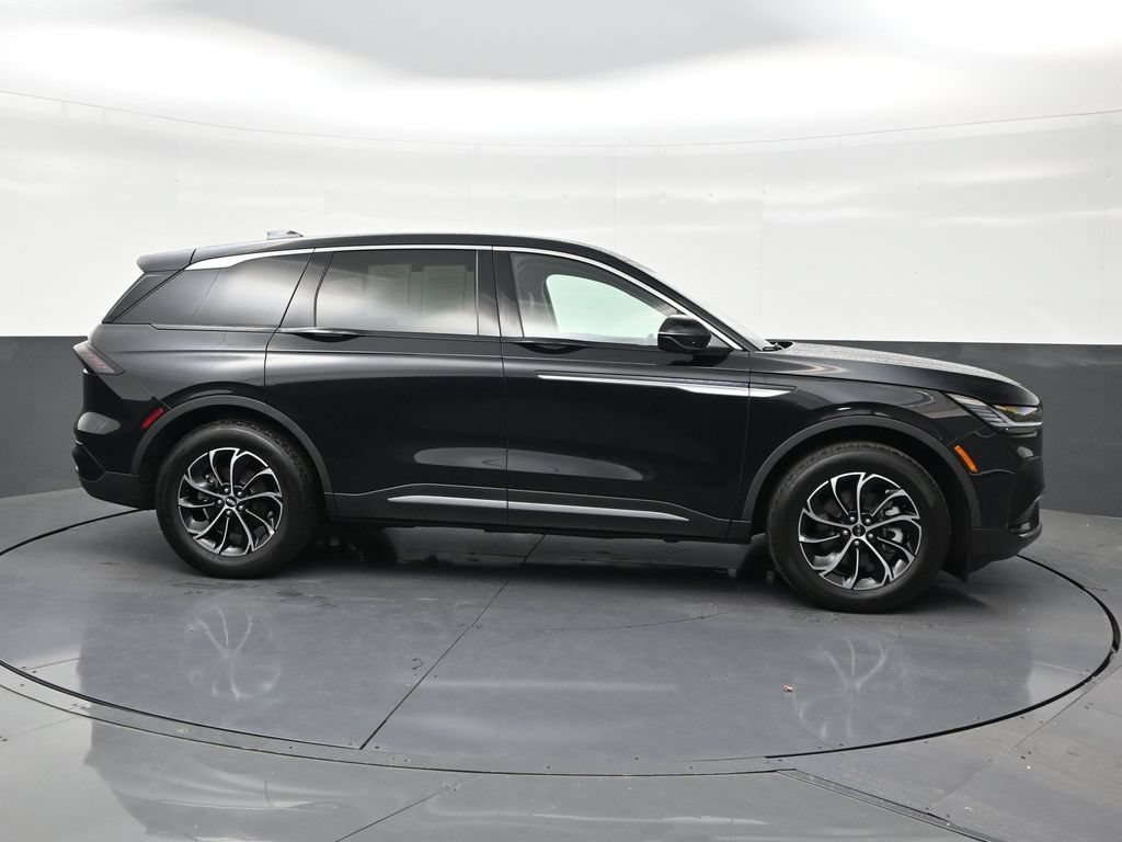 Used 2025 Lincoln Nautilus Premier AWD/4WD image 6