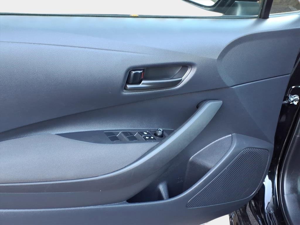 Used 2025 Toyota Corolla LE image 7