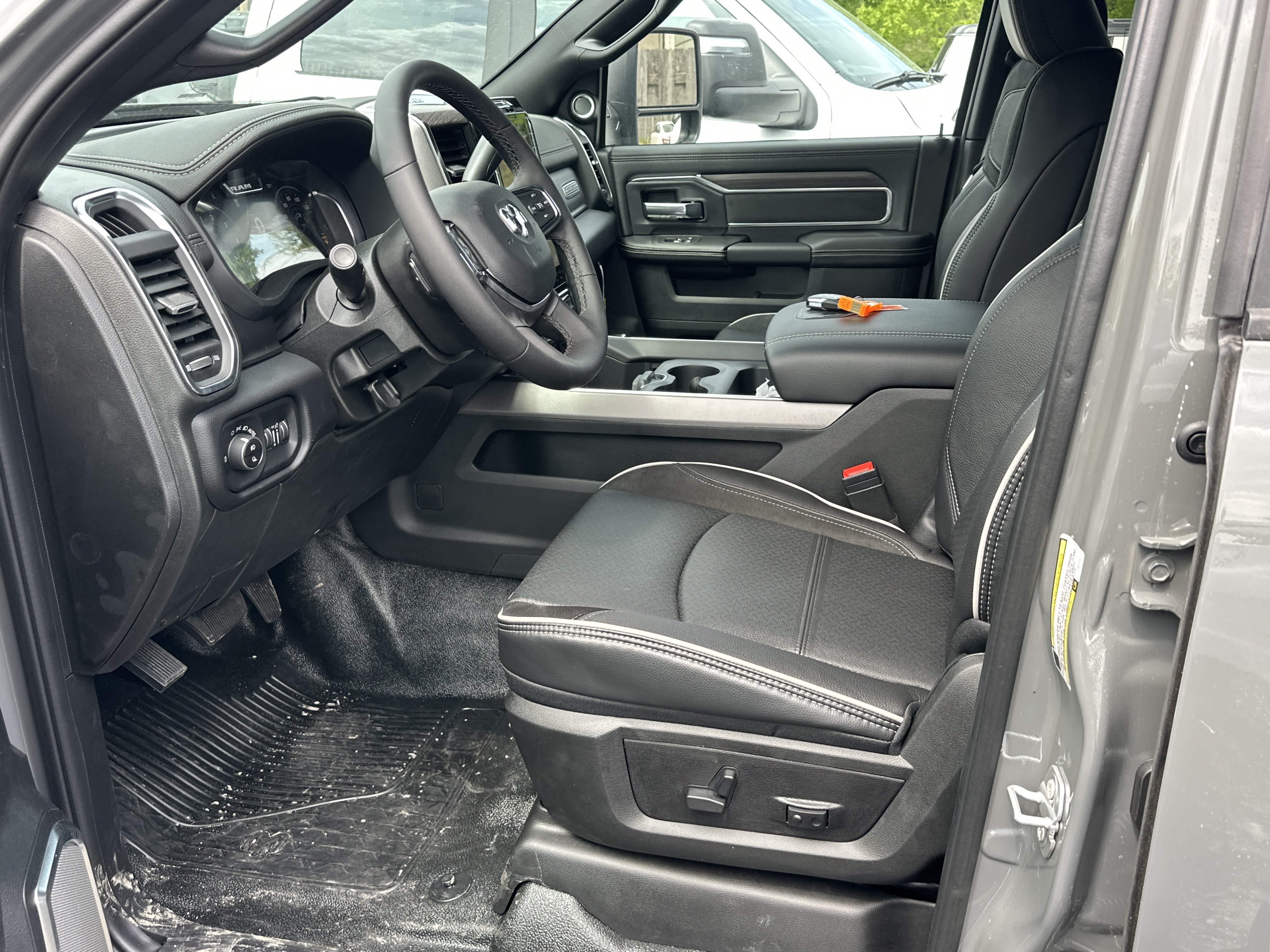 New 2026 RAM 3500 Big Horn w/ Laramie Trim Package AWD/4WD image 25