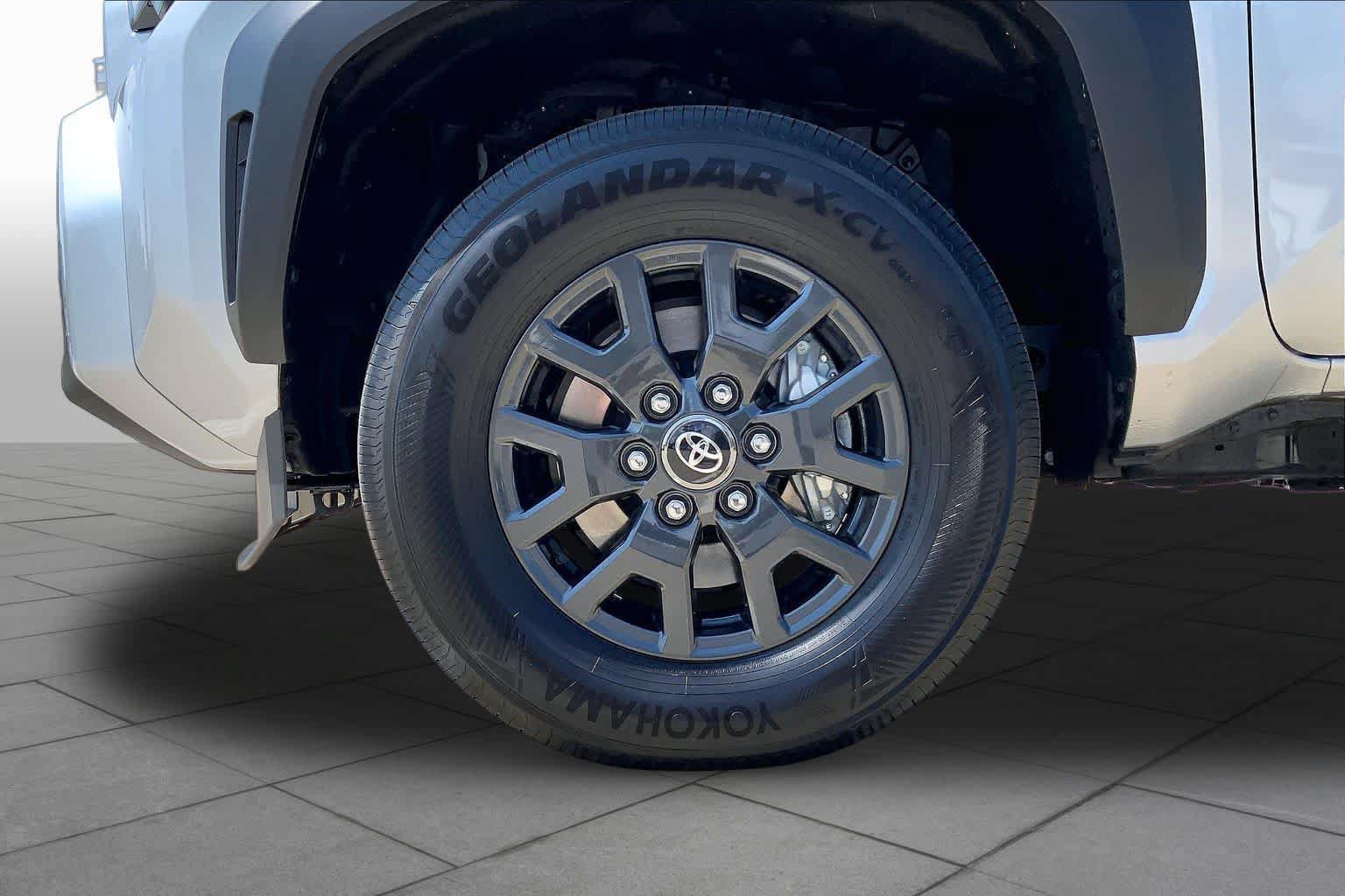Used 2026 Toyota 4Runner SR5 AWD/4WD image 11