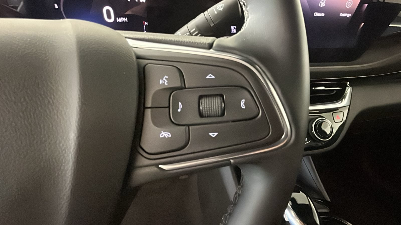Used 2024 Buick Envista Sport Touring w/ Convenience I Package FWD image 21