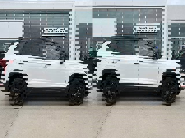 New 2025 Volkswagen Taos SE image 7