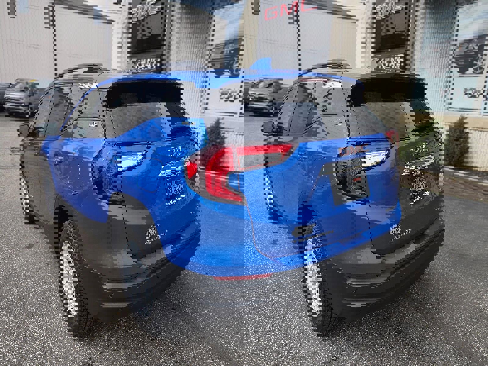 Used 2024 GMC Terrain SLE w/ Driver Convenience Package image 5