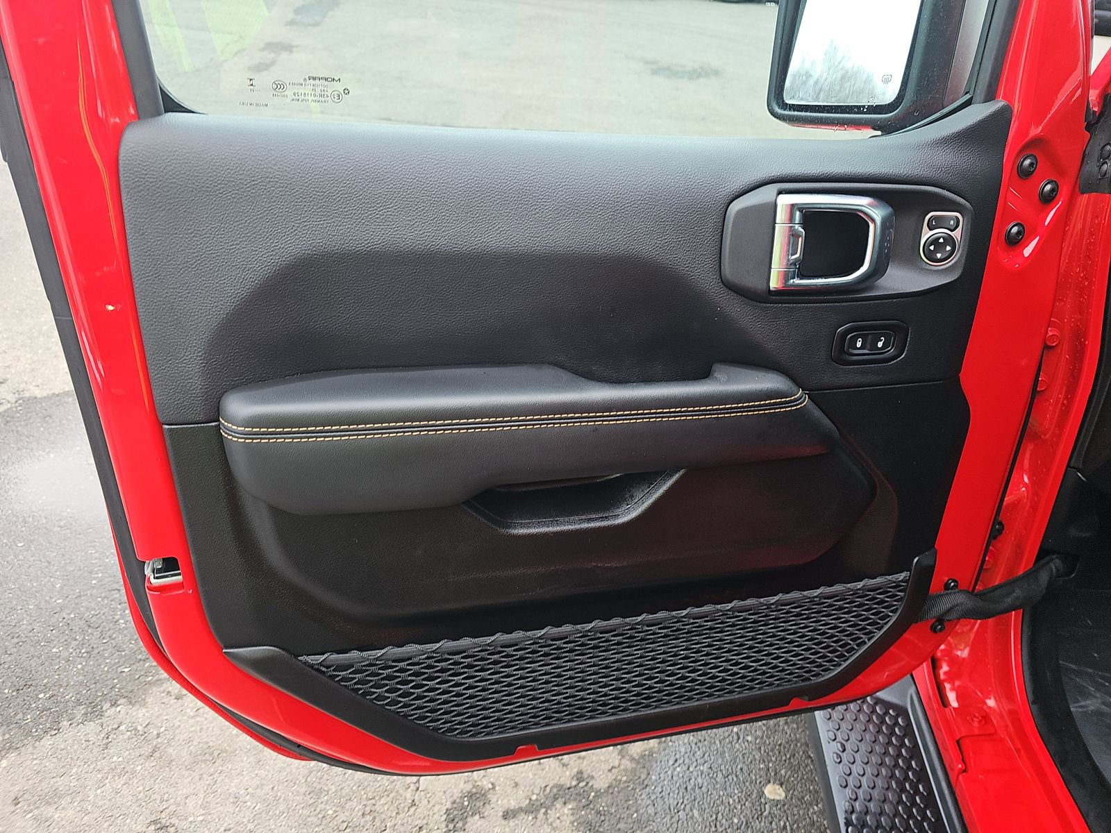 Used 2025 Jeep Wrangler Unlimited Sahara AWD/4WD image 9