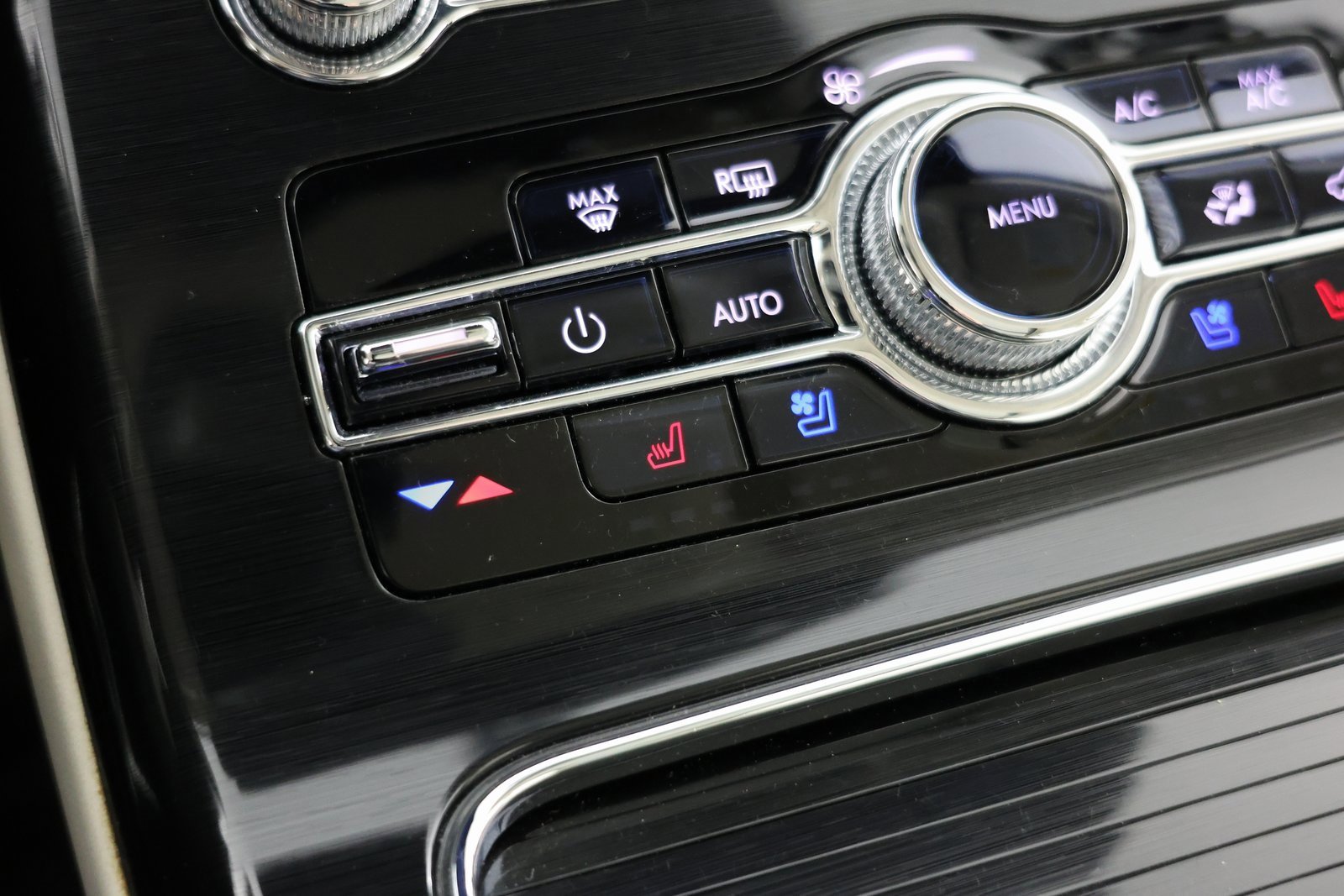 Used 2022 Lincoln Nautilus Black Label w/ Class II Trailer Tow Package image 9