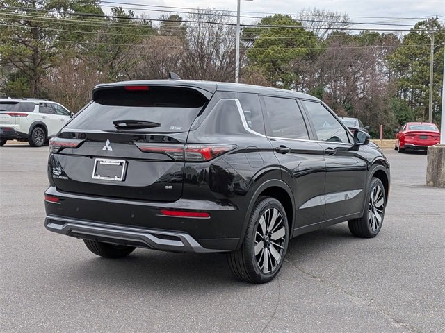 New 2025 Mitsubishi Outlander SE image 3